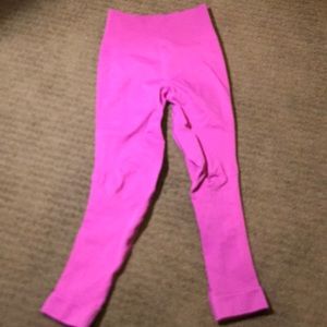 Lululemon magenta cropped leggings